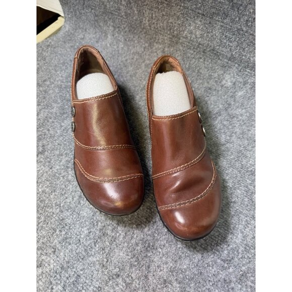 Clarks Womens Brown 9M Leather Slip-On Comfort Shoes W/ Button Accent - Picture 9 of 16
